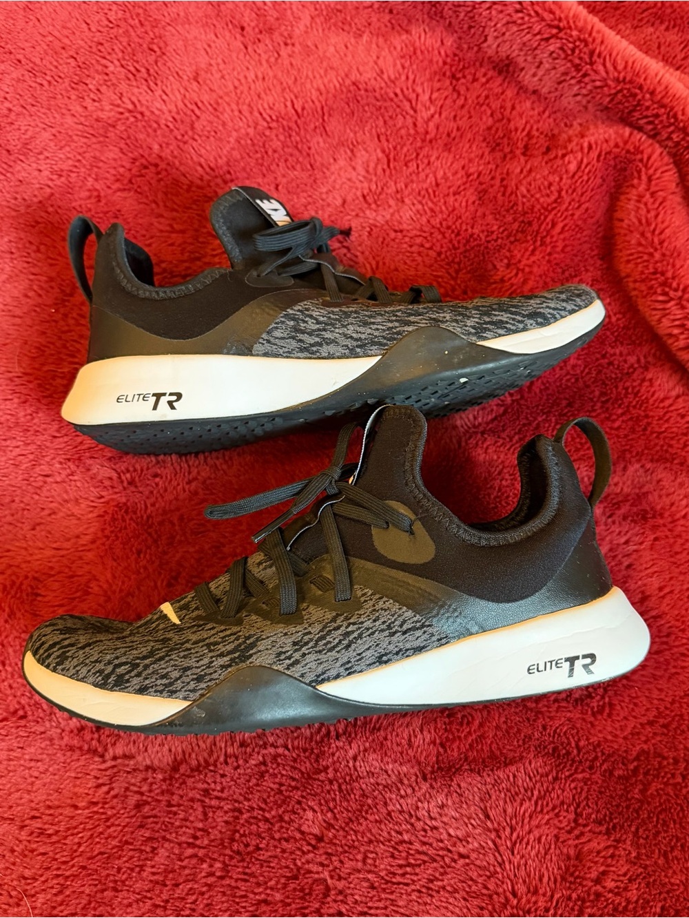 Nike Black and White Elite TR Training Sneakers Women’s size 6